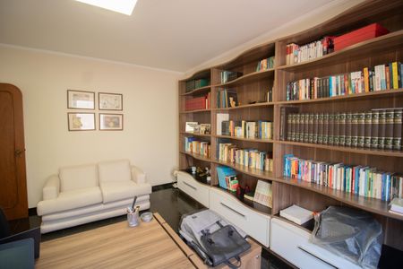Casa à venda com 500m², 4 quartos e 5 vagas Casa à venda com 500m², 4 quartos e 5 vagasESCRITÓRIO
