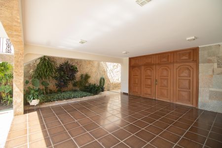 Casa à venda com 500m², 4 quartos e 5 vagas Casa à venda com 500m², 4 quartos e 5 vagasGARAGEM