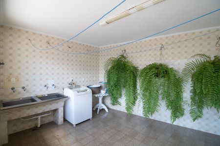 Casa à venda com 500m², 4 quartos e 5 vagas Casa à venda com 500m², 4 quartos e 5 vagasQUINTAL E ÁREA DE SERVIÇO