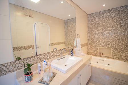 Casa à venda com 500m², 4 quartos e 5 vagas Casa à venda com 500m², 4 quartos e 5 vagasBANHEIRO DA SUÍTE 1