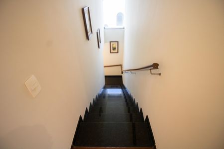 Casa à venda com 500m², 4 quartos e 5 vagas Casa à venda com 500m², 4 quartos e 5 vagasCORREDOR