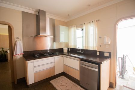 Casa à venda com 500m², 4 quartos e 5 vagas Casa à venda com 500m², 4 quartos e 5 vagasCOZINHA 2