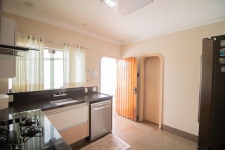 Casa à venda com 500m², 4 quartos e 5 vagas Casa à venda com 500m², 4 quartos e 5 vagasCOZINHA 2