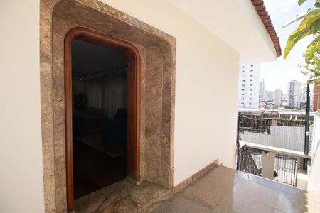Casa à venda com 500m², 4 quartos e 5 vagas Casa à venda com 500m², 4 quartos e 5 vagasVARANDA E ÁREA EXTERNA