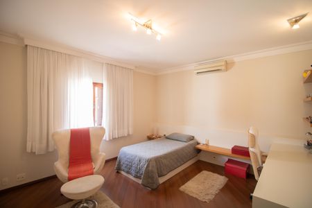 Casa à venda com 500m², 4 quartos e 5 vagas Casa à venda com 500m², 4 quartos e 5 vagasQUARTO 4