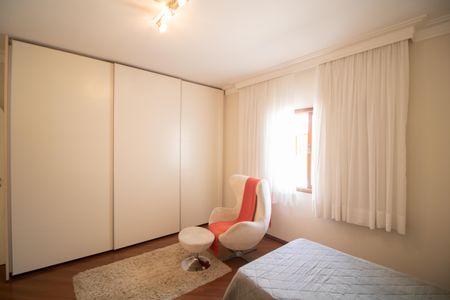 Casa à venda com 500m², 4 quartos e 5 vagas Casa à venda com 500m², 4 quartos e 5 vagasQUARTO 4