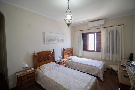 Casa à venda com 500m², 4 quartos e 5 vagas Casa à venda com 500m², 4 quartos e 5 vagasSUÍTE 2