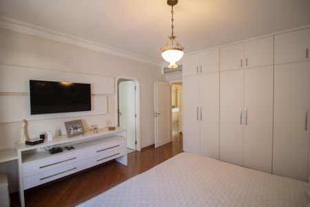 Casa à venda com 500m², 4 quartos e 5 vagas Casa à venda com 500m², 4 quartos e 5 vagasSUÍTE 1