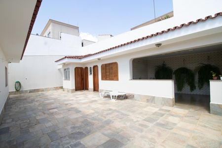 Casa à venda com 500m², 4 quartos e 5 vagas Casa à venda com 500m², 4 quartos e 5 vagasQUINTAL E ÁREA DE SERVIÇO