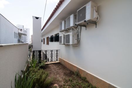 Casa à venda com 500m², 4 quartos e 5 vagas Casa à venda com 500m², 4 quartos e 5 vagasQUINTAL E ÁREA DE SERVIÇO
