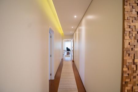 Casa à venda com 500m², 4 quartos e 5 vagas Casa à venda com 500m², 4 quartos e 5 vagasCORREDOR