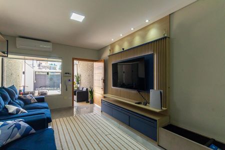 Sala de casa à venda com 3 quartos, 125m² em Vila Carrão, São Paulo