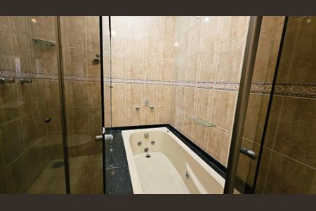 Casa à venda com 266m², 5 quartos e 5 vagas