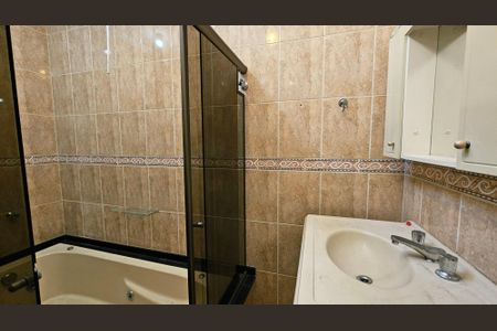 Casa à venda com 266m², 5 quartos e 5 vagas