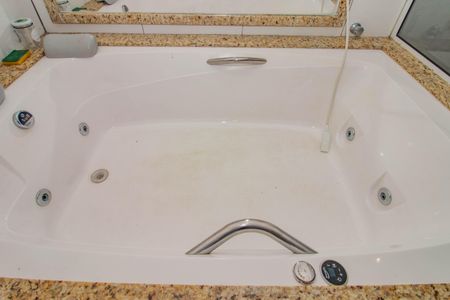 Casa à venda com 100m², 4 quartos e 2 vagasBanheiro da Suíte ( Piso 2)