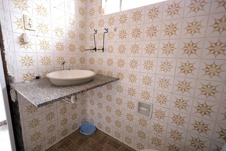 Casa à venda com 118m², 2 quartos e 2 vagasBanheiro 1