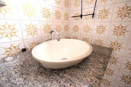 Casa à venda com 118m², 2 quartos e 2 vagasBanheiro 1