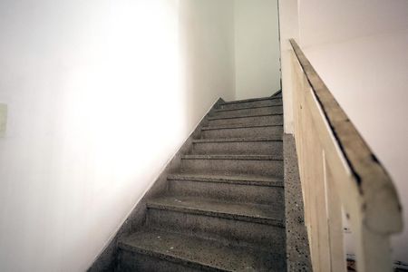 Casa à venda com 118m², 2 quartos e 2 vagasEscada