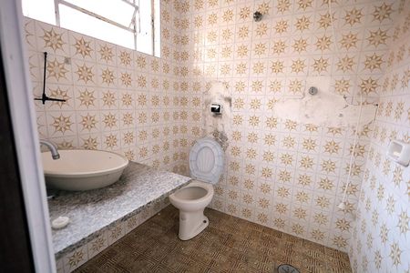 Casa à venda com 118m², 2 quartos e 2 vagasBanheiro 1