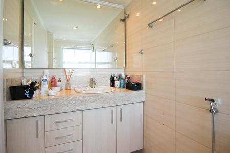 Apartamento à venda com 124m², 2 quartos e 1 vaga Apartamento à venda com 124m², 2 quartos e 1 vagaBanheiro da Suíte