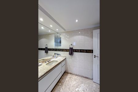 Apartamento à venda com 196m², 3 quartos e 3 vagasBanheiro da Suíte 3