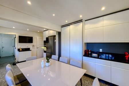 Apartamento à venda com 196m², 3 quartos e 3 vagasCozinha