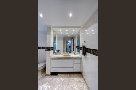 Apartamento à venda com 196m², 3 quartos e 3 vagasBanheiro da Suíte 3