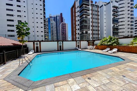 Apartamento à venda com 196m², 3 quartos e 3 vagasÁrea comum - Piscina