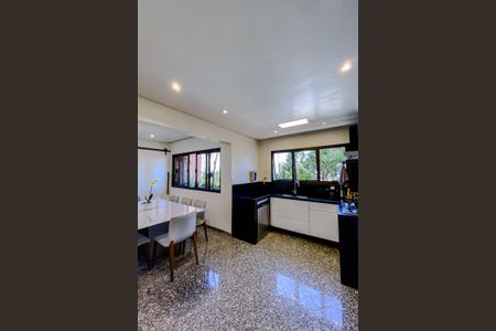 Apartamento à venda com 196m², 3 quartos e 3 vagasCozinha