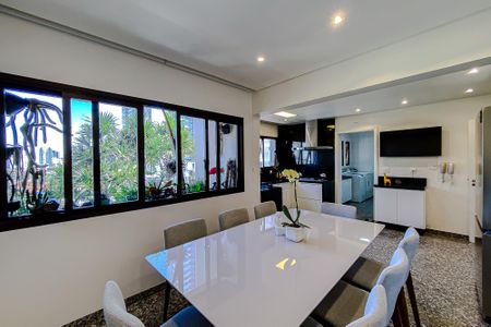 Apartamento à venda com 196m², 3 quartos e 3 vagasCozinha