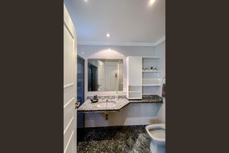 Apartamento à venda com 196m², 3 quartos e 3 vagasBanheiro da Suíte 2