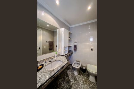 Apartamento à venda com 196m², 3 quartos e 3 vagasBanheiro da Suíte 2