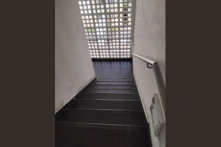 Apartamento para alugar com 45m², 2 quartos e 1 vaga Apartamento para alugar com 45m², 2 quartos e 1 vagaEscada