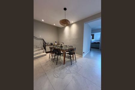 Casa à venda com 170m², 4 quartos e 2 vagasSala