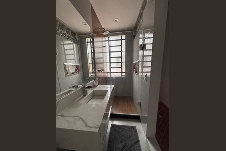 Casa à venda com 170m², 4 quartos e 2 vagasBanheiro
