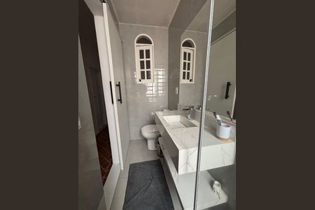Casa à venda com 170m², 4 quartos e 2 vagasBanheiro