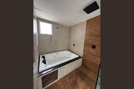 Casa à venda com 170m², 4 quartos e 2 vagasBanheiro