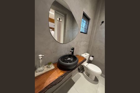 Casa à venda com 170m², 4 quartos e 2 vagasBanheiro