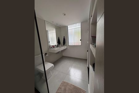 Casa à venda com 170m², 4 quartos e 2 vagasBanheiro