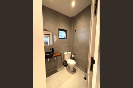 Casa à venda com 170m², 4 quartos e 2 vagasBanheiro