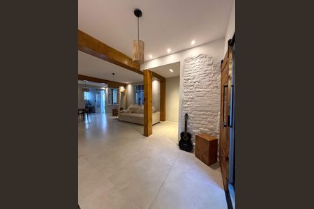 Casa à venda com 170m², 4 quartos e 2 vagasSala