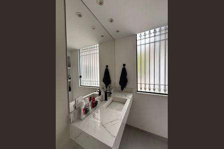 Casa à venda com 170m², 4 quartos e 2 vagasBanheiro