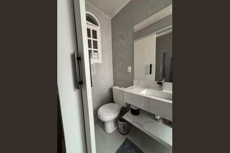 Casa à venda com 170m², 4 quartos e 2 vagasBanheiro