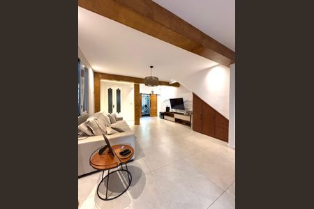 Casa à venda com 170m², 4 quartos e 2 vagasSala