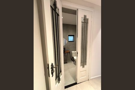 Casa à venda com 170m², 4 quartos e 2 vagasBanheiro