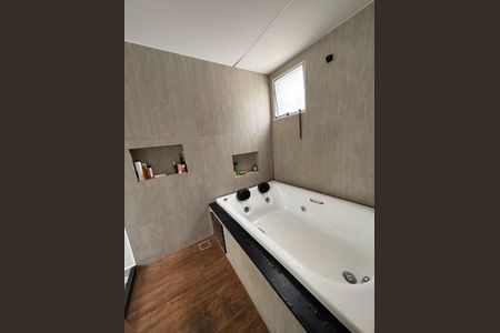 Casa à venda com 170m², 4 quartos e 2 vagasBanheiro