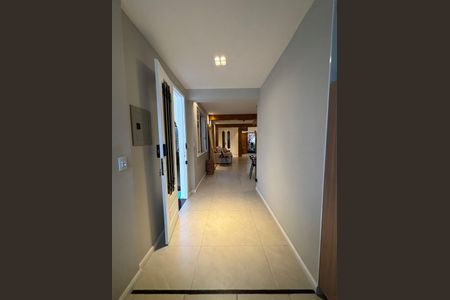 Casa à venda com 170m², 4 quartos e 2 vagasCorredor