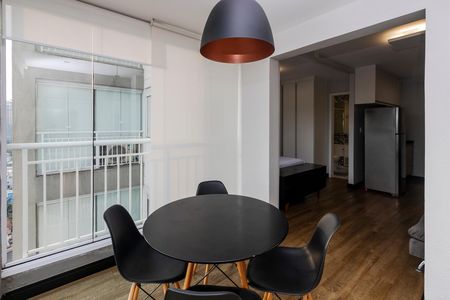 Studio para alugar com 33m², 1 quarto e 1 vaga Studio para alugar com 33m², 1 quarto e 1 vagaVaranda