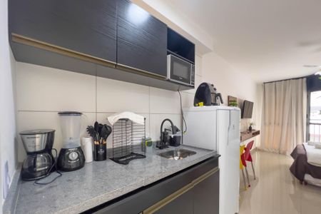 Cozinha de kitnet/studio para alugar com 1 quarto, 24m² em Liberdade, São Paulo
