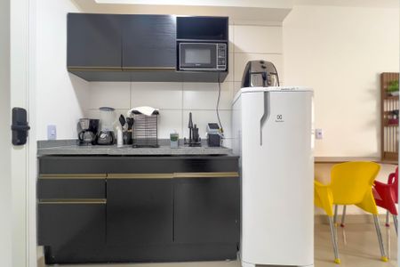 Cozinha de kitnet/studio para alugar com 1 quarto, 24m² em Liberdade, São Paulo